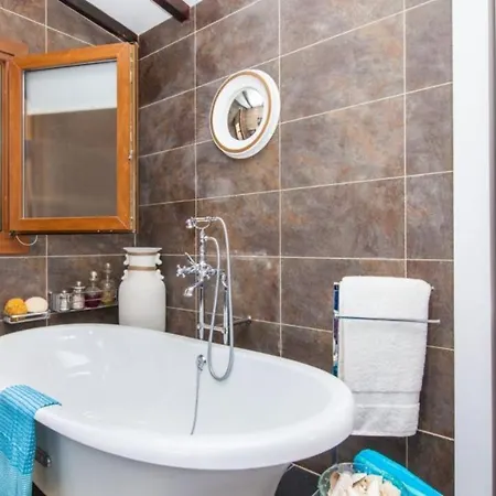 Villa Azul: Seaside Retreat With Private Pool *